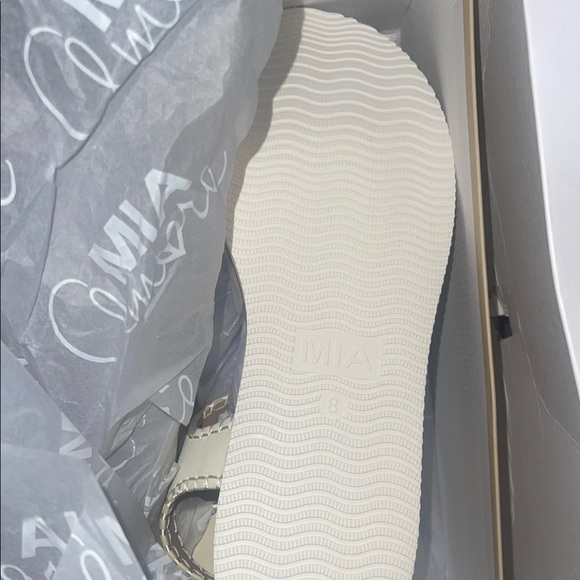 MIA Sofee Bon Bursue Cream Sandals with Ankle Strap and Open-Toe Design NWB - Picture 4 of 5